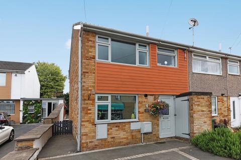 3 bedroom terraced house to rent, High Street, Morley, LS27