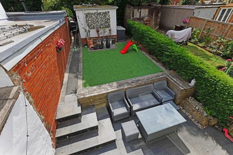 3 bedroom terraced house to rent, High Street, Morley, LS27