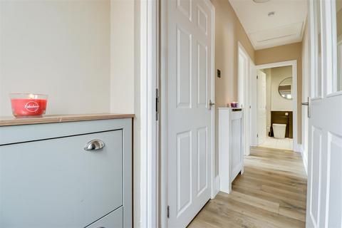 2 bedroom flat for sale, Thundersley Park Road, Benfleet SS7