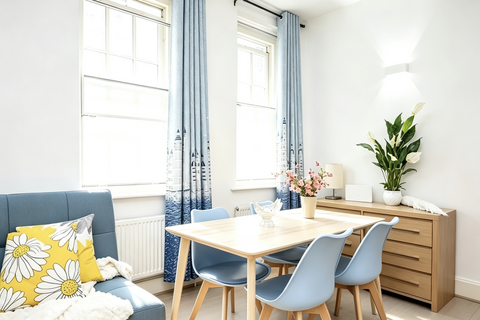 2 bedroom flat to rent, Wesley House, 5 Little Britain, EC1A