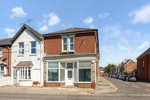 1 bedroom flat for sale, Station Road, Petersfield, Hampshire