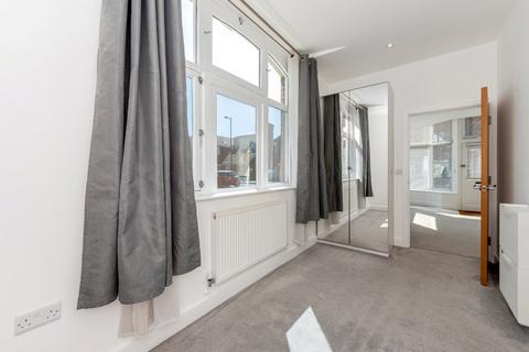 1 bedroom flat for sale, Station Road, Petersfield, Hampshire
