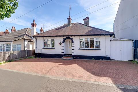 2 bedroom detached bungalow for sale, Leighton Avenue, Leigh-on-Sea SS9