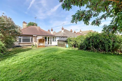 2 bedroom detached bungalow for sale, Leighton Avenue, Leigh-on-Sea SS9