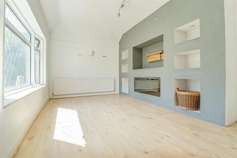 2 bedroom detached bungalow for sale, Leighton Avenue, Leigh-on-Sea SS9