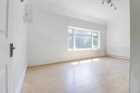 2 bedroom detached bungalow for sale, Leighton Avenue, Leigh-on-Sea SS9