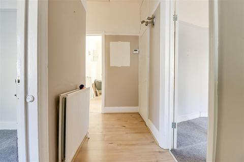 2 bedroom detached bungalow for sale, Leighton Avenue, Leigh-on-Sea SS9
