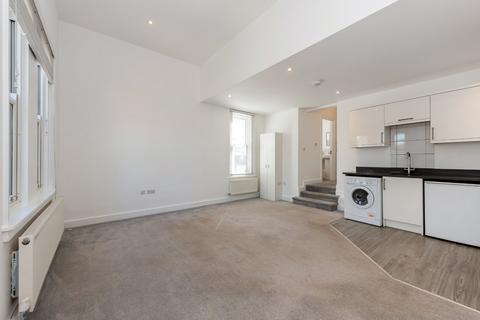 1 bedroom flat for sale, Sandringham Road, Petersfield, Hampshire