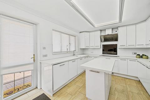 4 bedroom detached bungalow for sale, Berrydale, Northampton