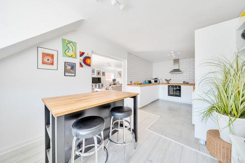 2 bedroom flat for sale, Albemarle Road, Beckenham, BR3
