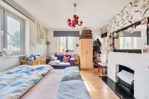 2 bedroom flat for sale, Brunel Road, London, SE16