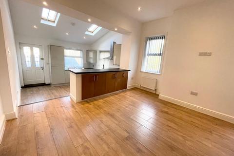 4 bedroom end of terrace house to rent, Storths Road, Huddersfield, West Yorkshire, UK, HD2