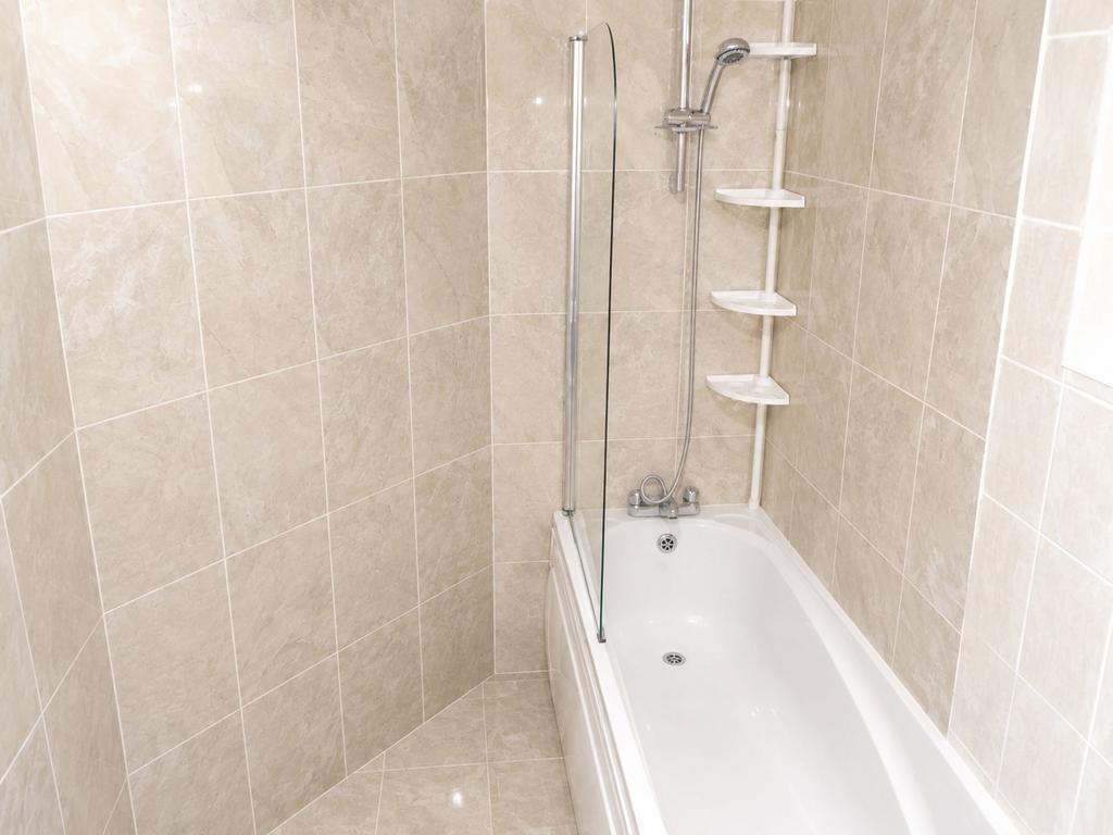 Apartment in Barking - View 3