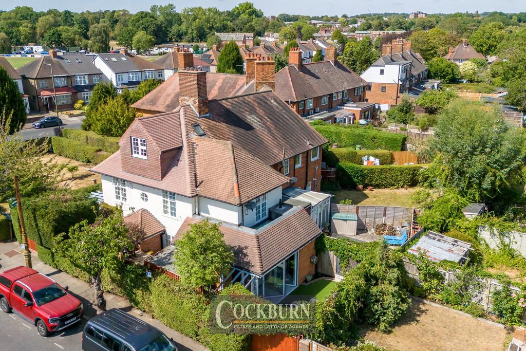 Detached house exterior, garden