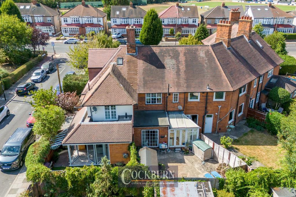 Detached house exterior, driveway