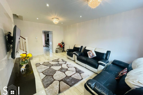 3 bedroom terraced house to rent, Foxglove Close, West Drayton, UB7 9GA