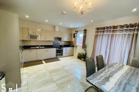 3 bedroom terraced house to rent, Foxglove Close, West Drayton, UB7 9GA