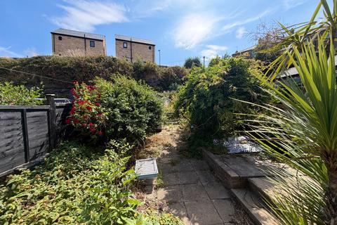 3 bedroom terraced house to rent, Manchester Road, Huddersfield, West Yorkshire, UK, HD4