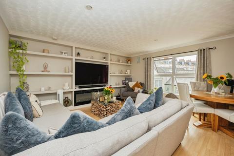 2 bedroom flat for sale, William Street, Weymouth, Dorset, DT4