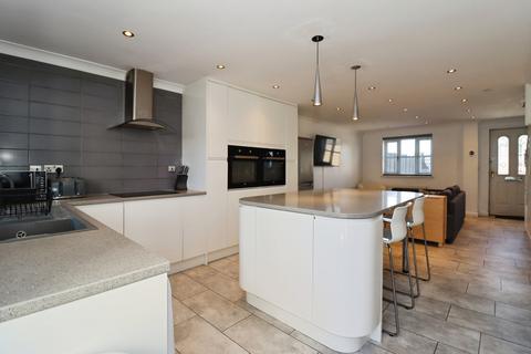 4 bedroom end of terrace house for sale, Brookthorpe Court, BRISTOL, Avon, BS37