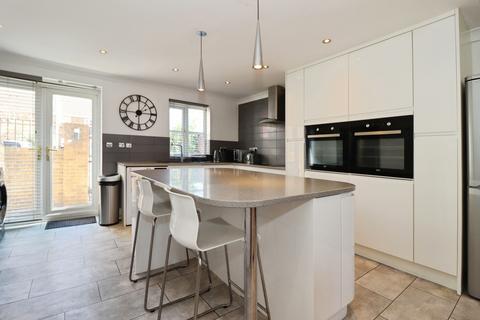 4 bedroom end of terrace house for sale, Brookthorpe Court, BRISTOL, Avon, BS37