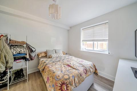 undefined, Swan Way, Fleet GU51