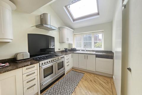 4 bedroom house to rent, Vernon Close, Saughall, CHESTER