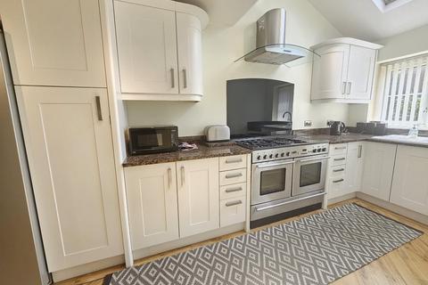 4 bedroom house to rent, Vernon Close, Saughall, CHESTER