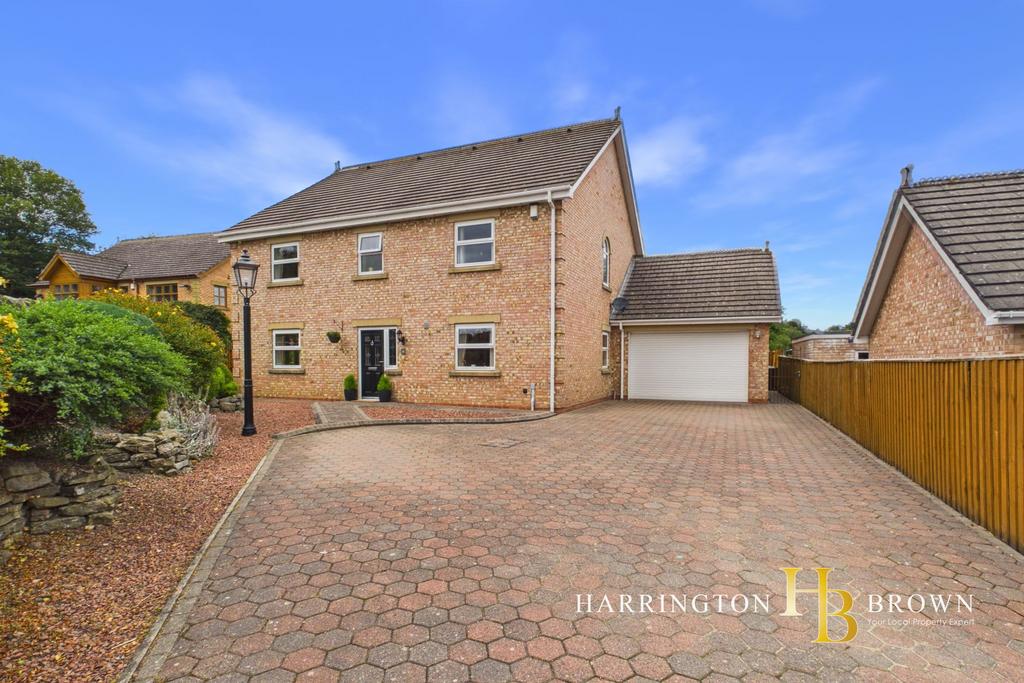 Detached house exterior, driveway, garage