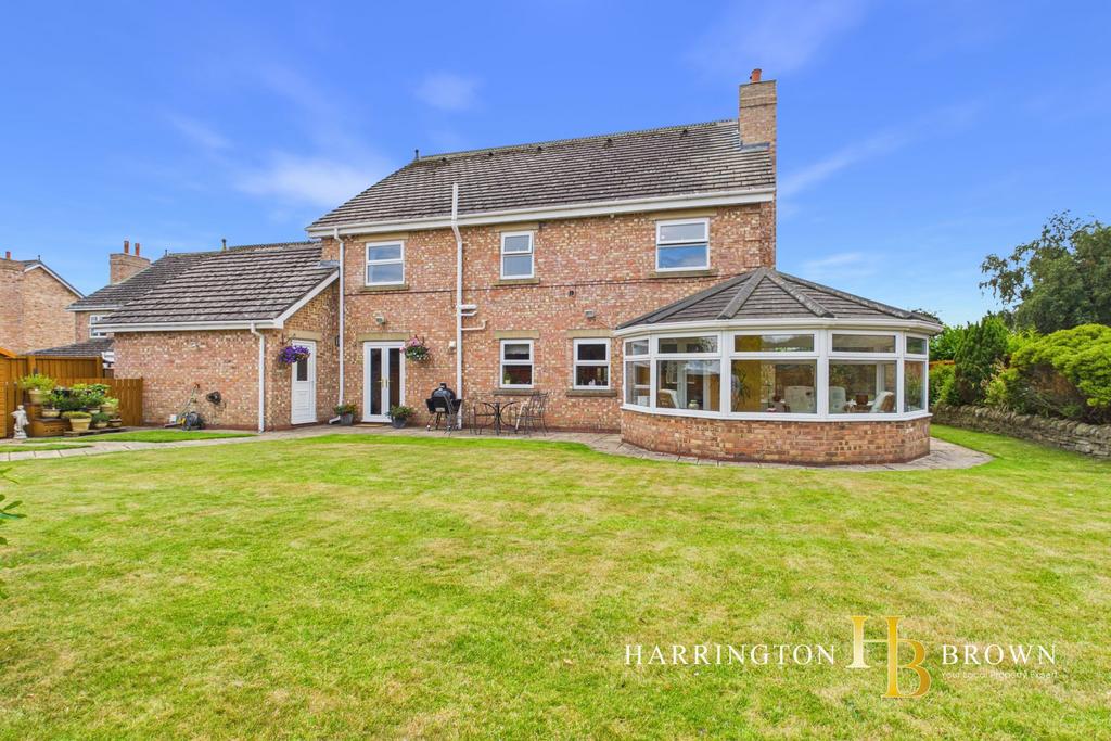 Detached house exterior, garden