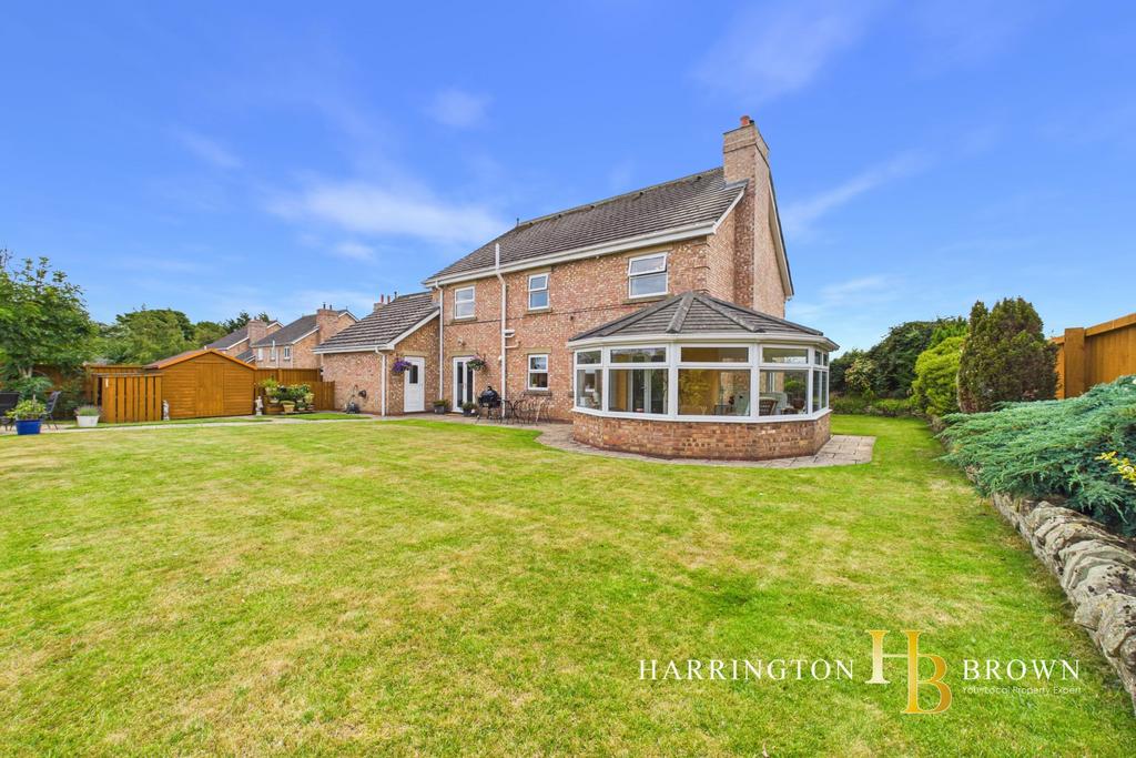 Detached house exterior, garden