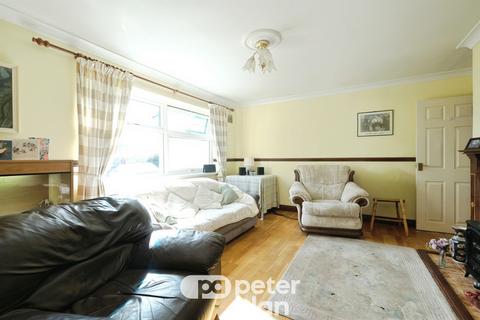 2 bedroom flat for sale, Caradoc Walk, Blaenavon, Pontypool