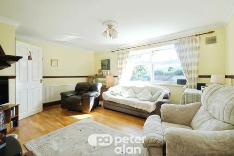 2 bedroom flat for sale, Caradoc Walk, Blaenavon, Pontypool