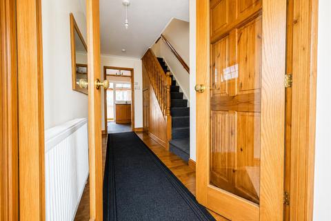 3 bedroom terraced house to rent, Griffin Close, Slough