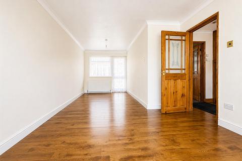 3 bedroom terraced house to rent, Griffin Close, Slough