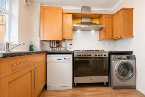 3 bedroom terraced house to rent, Griffin Close, Slough