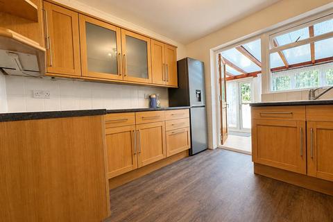 3 bedroom terraced house to rent, Griffin Close, Slough