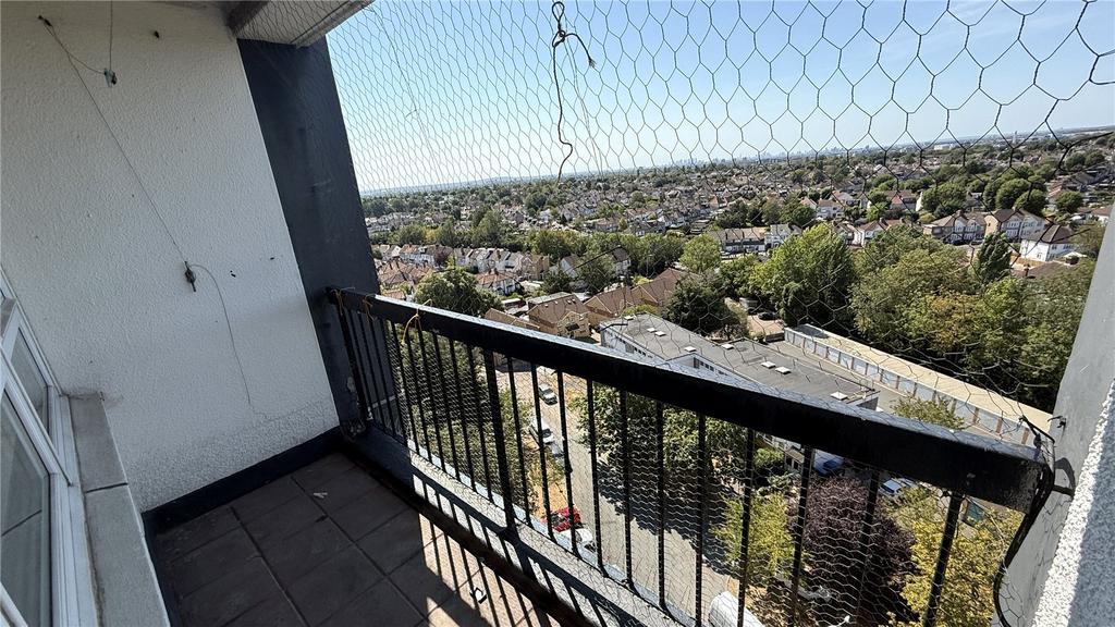 Apartment in London, Gidea Park - View 5
