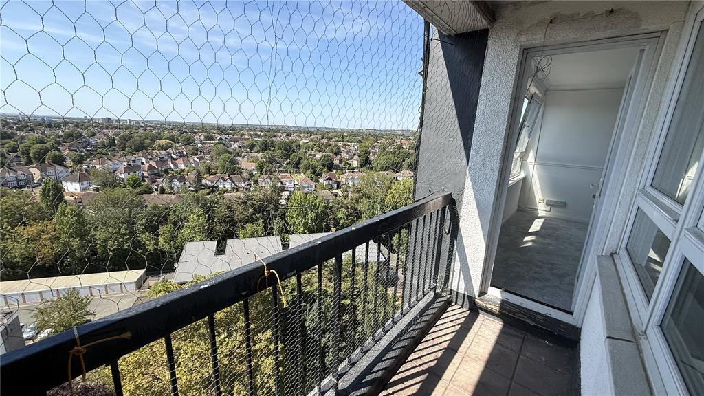Apartment in London, Gidea Park - More