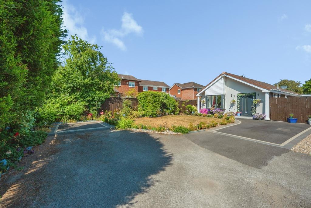 Lamprey, Dosthill, Tamworth, Staffordshire, B77