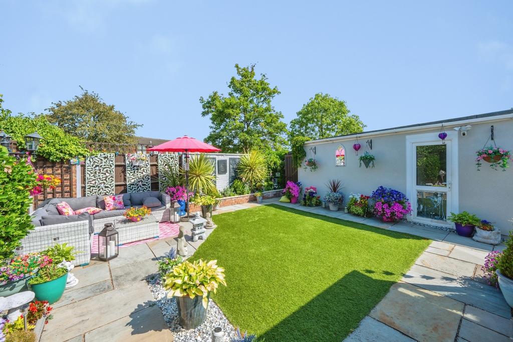 House in Tamworth, Staffordshire - View 2