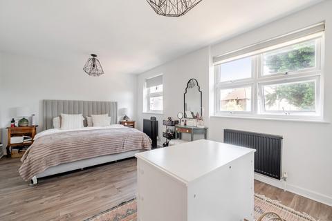4 bedroom semi-detached house for sale, Bloomfield Road, Bromley