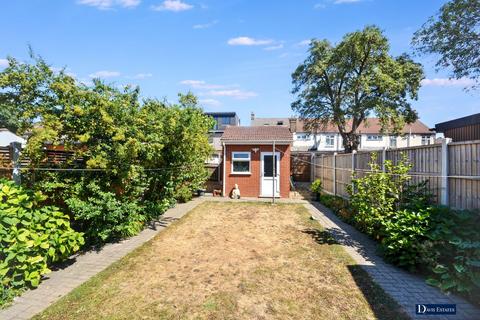 4 bedroom terraced house for sale, Milverton Gardens, Seven Kings, Ilford, IG3