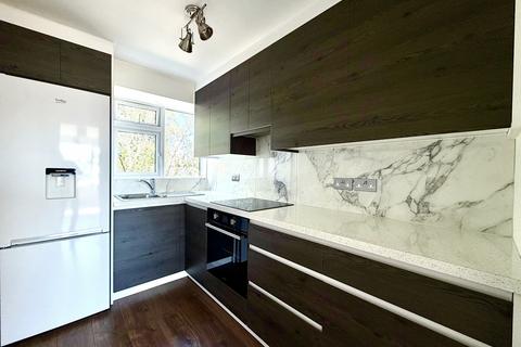 2 bedroom flat for sale, Tolworth Rise South, Surbiton, Surrey. KT5 9NN