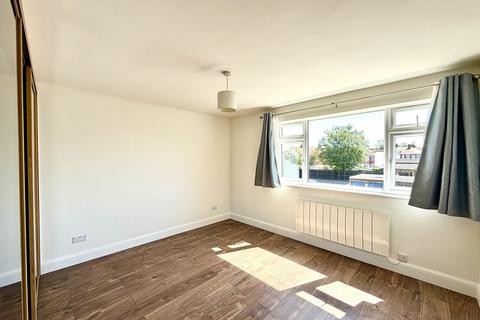 2 bedroom flat for sale, Tolworth Rise South, Surbiton, Surrey. KT5 9NN