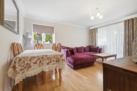 2 bedroom flat for sale, Brading Crescent, Aldersbrook