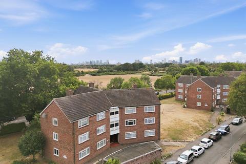 2 bedroom flat for sale, Brading Crescent, Aldersbrook