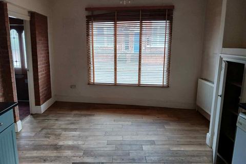 3 bedroom semi-detached house for sale, Holydyke, BARTON-UPON-HUMBER
