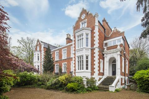 3 bedroom flat to rent, Queens Road, Richmond TW10