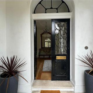 3 bedroom flat to rent, Queens Road, Richmond TW10